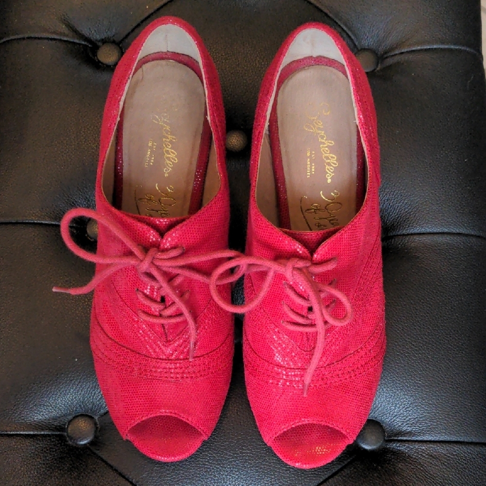 Seychelles Red Booties with Peep Toe Design. EUC